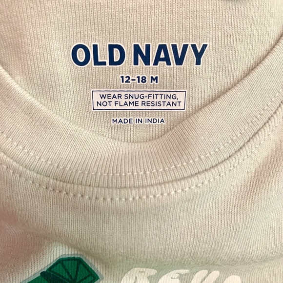 Old Navy Snug Fit Pajamas 12-18M PJs Baby Recycle Truck Short Sleeve New 2pc Set - Picture 3 of 8